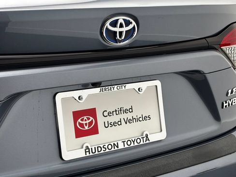 Used 2024 Toyota Corolla LE AWD/4WD image 9