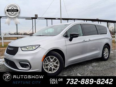 Used 2024 Chrysler Pacifica Touring-L