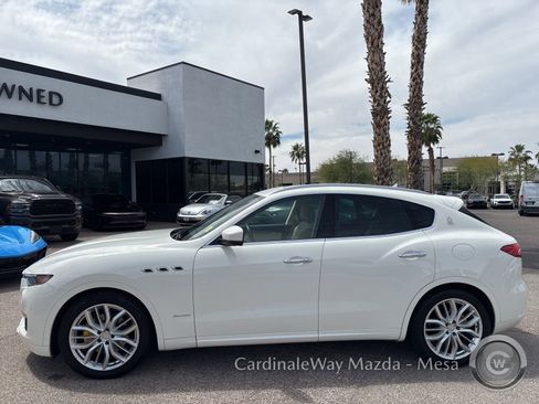 Used 2019 Maserati Levante GranLusso image 2