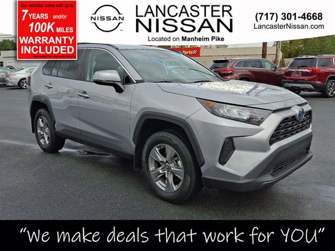 Used 2022 Toyota RAV4 LE image 1