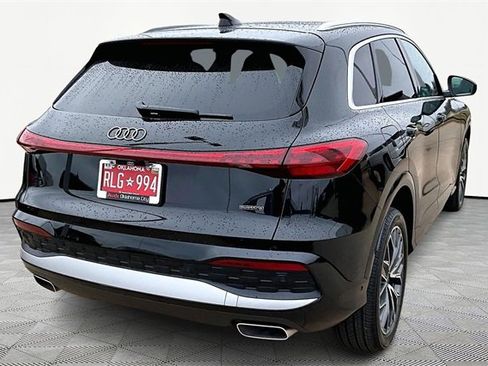 Used 2025 Audi Q5 Premium Plus w/ Premium Plus image 2