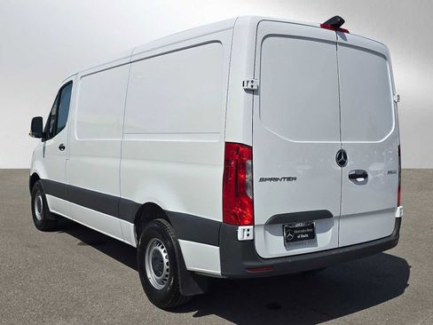 Used 2025 Mercedes-Benz Sprinter 2500 image 5