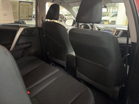 Used 2014 Toyota RAV4 LE image 10