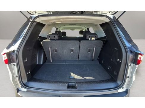 Used 2021 Chevrolet Traverse LS image 31