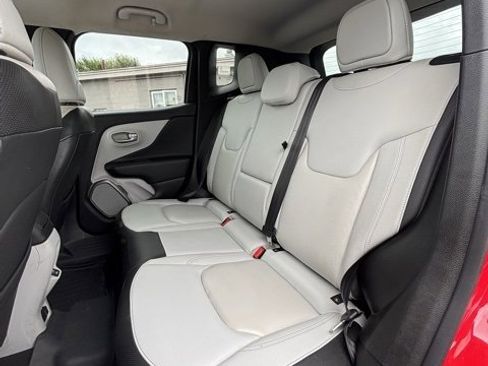 Used 2018 Jeep Renegade Limited image 12