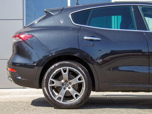 Used 2023 Maserati Levante GT AWD/4WD image 6