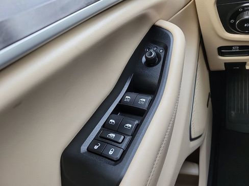 Used 2023 Jeep Grand Cherokee Limited image 13