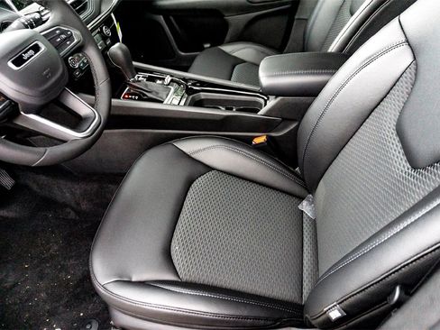 New 2026 Jeep Compass Latitude image 10