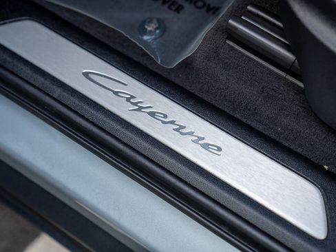 Used 2025 Porsche Cayenne image 12