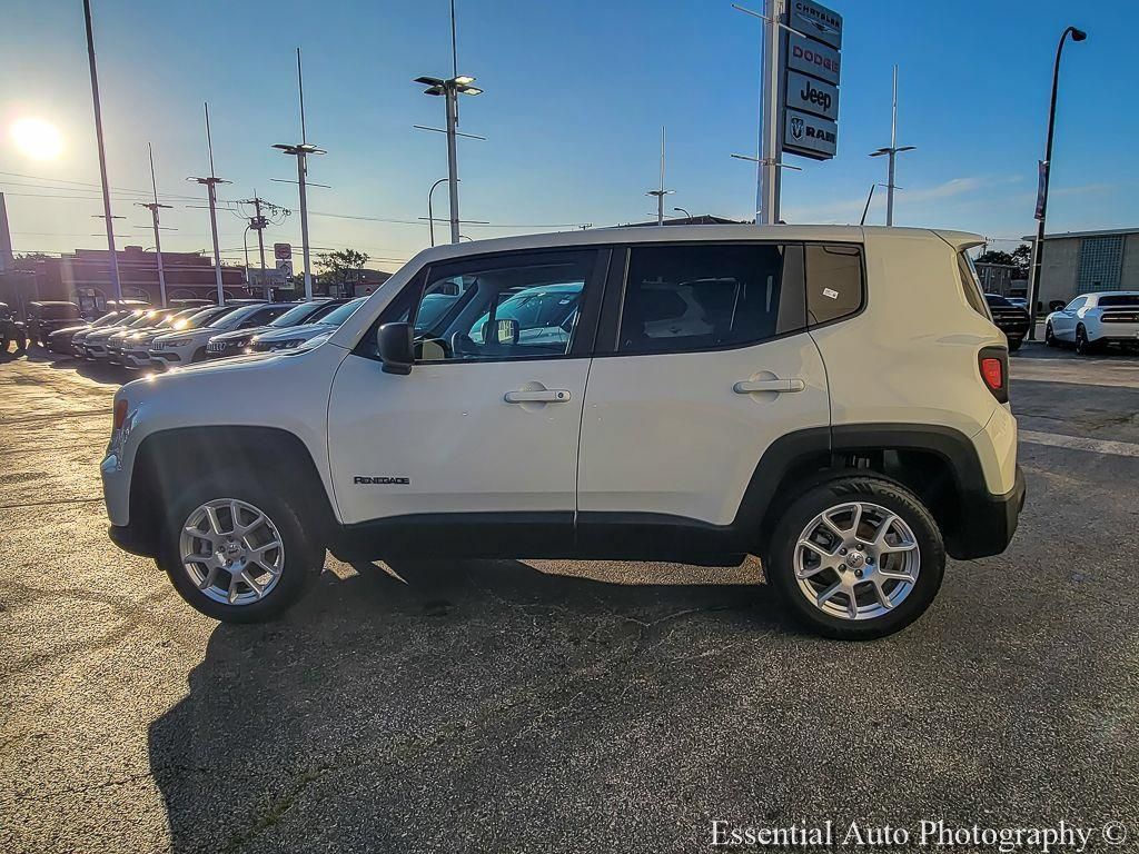 Used 2023 Jeep Renegade Latitude AWD/4WD image 9