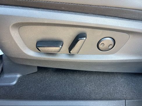 Used 2025 Nissan Pathfinder SL w/ SL Premium Package image 32