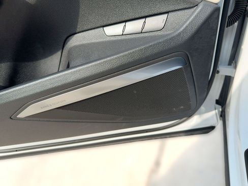 Used 2022 Audi e-tron Premium Plus w/ Premium Plus Package image 22