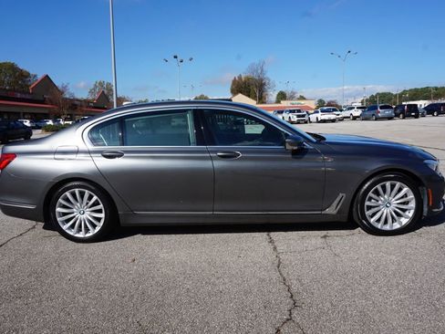 Used 2017 BMW 740i image 5