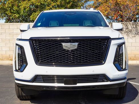 New 2026 Cadillac Escalade ESV Platinum Sport w/ LPO, ONYX Package image 4