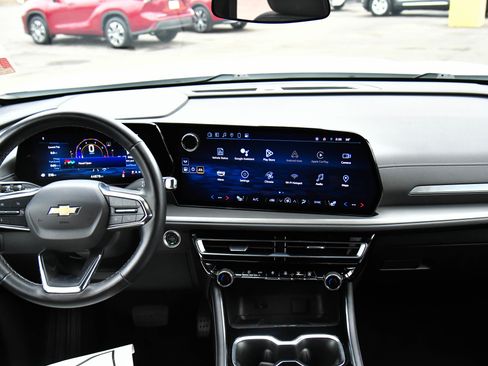 Used 2024 Chevrolet Traverse LT image 46