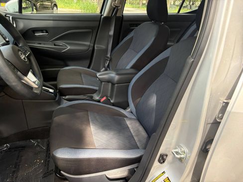 Used 2025 Nissan Versa SV FWD image 25