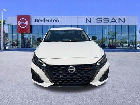 Used 2024 Nissan Altima 2.5 SR FWD image 2