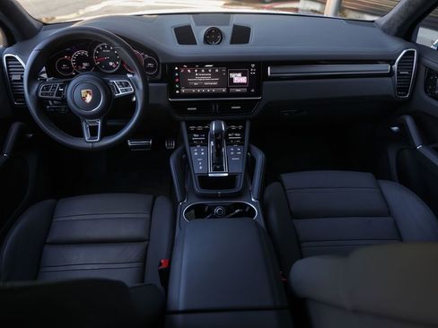 Certified 2022 Porsche Cayenne Turbo AWD/4WD image 31