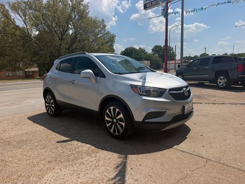 Used 2021 Buick Encore Preferred FWD image 2
