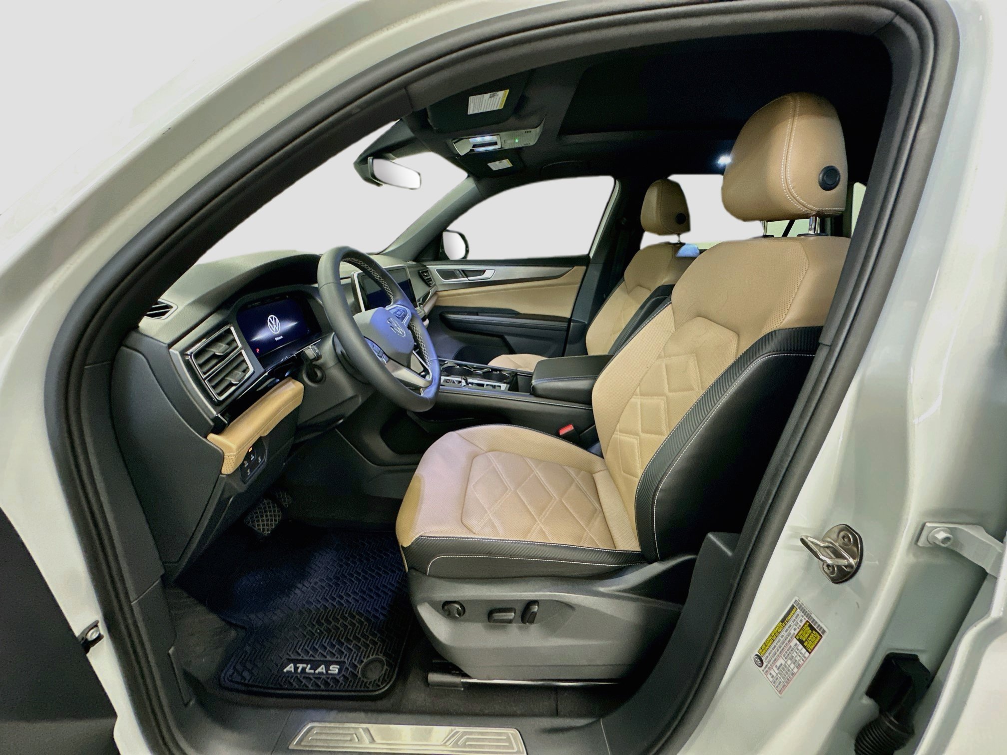 Used 2024 Volkswagen Atlas Cross Sport SE w/ Panoramic Sunroof Package AWD/4WD image 13