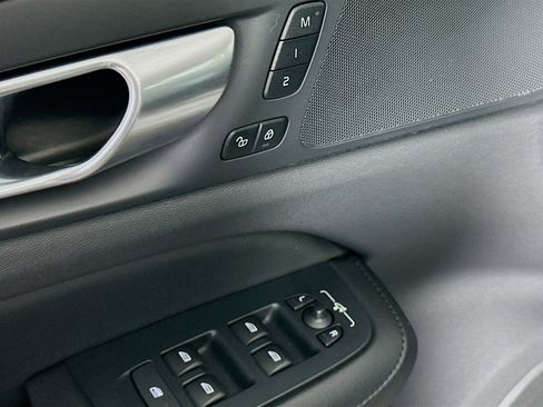 Used 2024 Volvo S60 B5 Core image 15