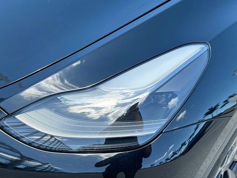 Used 2022 Tesla Model Y Performance AWD/4WD image 9