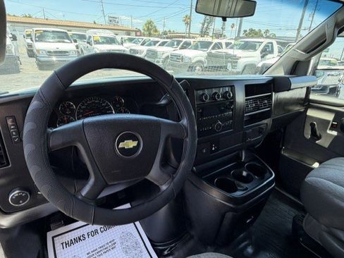 Used 2017 Chevrolet Express 3500 RWD image 15