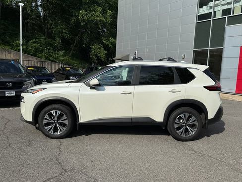 Used 2023 Nissan Rogue SV w/ SV Premium B Package AWD/4WD image 3