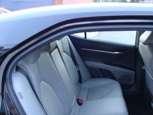 Used 2018 Toyota Camry SE FWD image 16