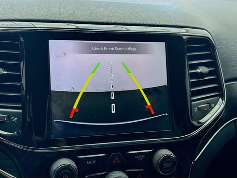 Used 2020 Jeep Grand Cherokee Limited w/ Luxury Group II image 10