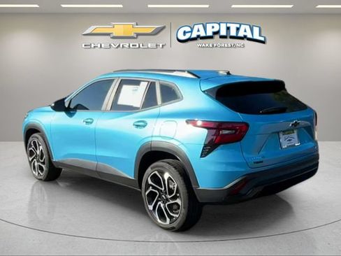 Used 2025 Chevrolet Trax RS w/ Driver Confidence Package FWD image 3