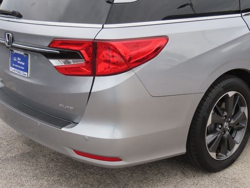 Used 2023 Honda Odyssey Elite image 12