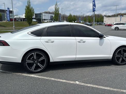 Used 2024 Honda Accord Sport image 5