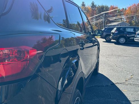 Used 2019 Ford Escape SEL image 12