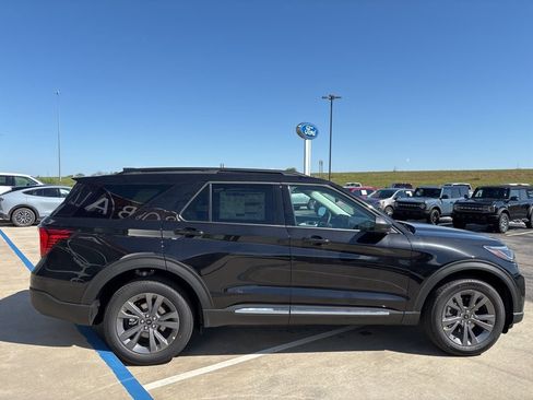 New 2025 Ford Explorer Active w/ Active Comfort Package image 6