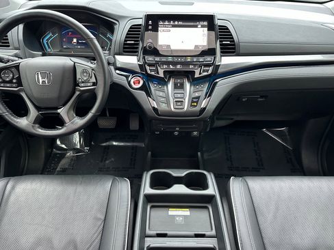 Used 2024 Honda Odyssey Elite image 3