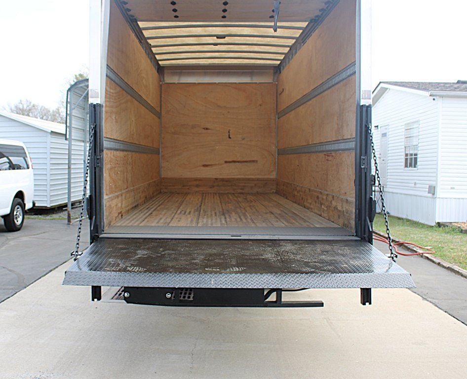 Used 2019 Isuzu NPR RWD image 10