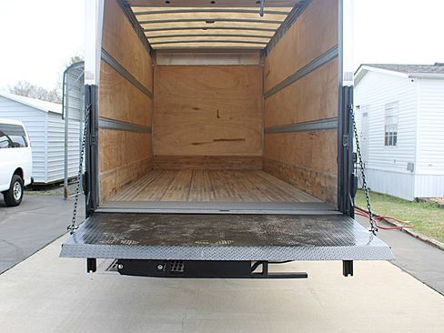 Used 2019 Isuzu NPR RWD image 10
