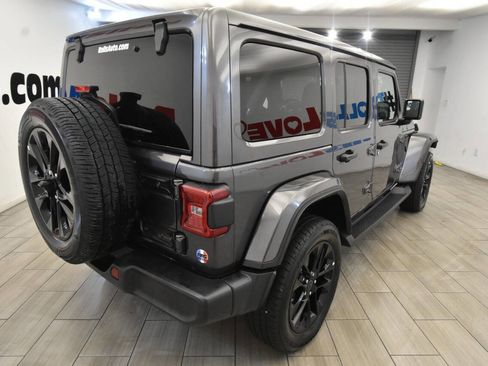 Used 2025 Jeep Wrangler Unlimited Sahara image 5