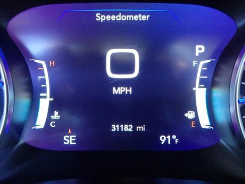 Used 2024 Chrysler Pacifica Touring-L FWD image 27