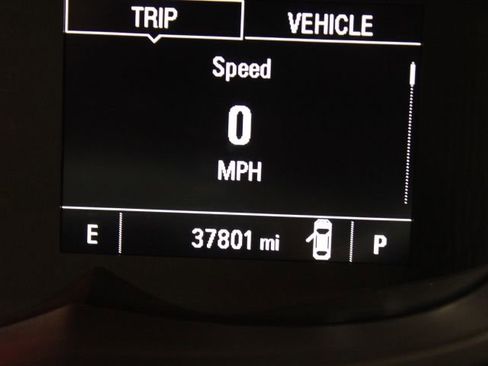 Used 2022 Chevrolet Trax LT w/ LT Convenience Package image 5