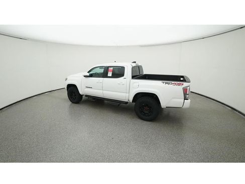 Used 2022 Toyota Tacoma TRD Sport w/ Technology Package AWD/4WD image 5
