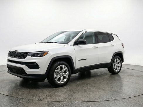 Used 2025 Jeep Compass Latitude AWD/4WD image 3