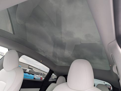 Used 2021 Tesla Model Y Long Range image 22