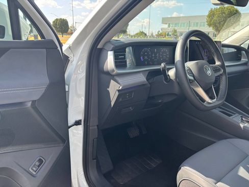 Used 2026 Volkswagen Tiguan SE AWD/4WD image 35