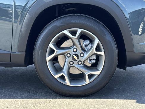Used 2025 Chevrolet Trax LT FWD image 32