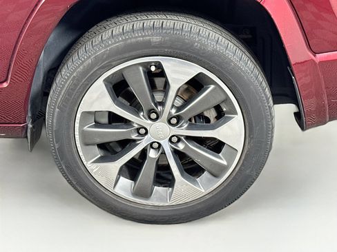 Used 2019 Jeep Cherokee Overland w/ Trailer Tow Group AWD/4WD image 9
