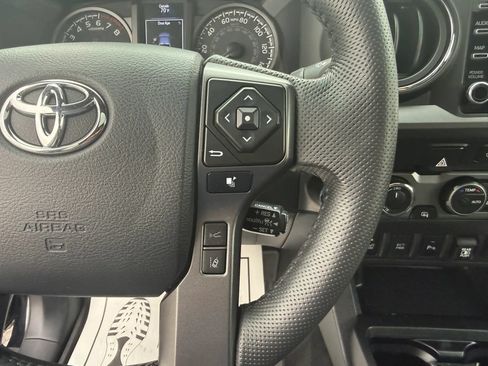 Used 2023 Toyota Tacoma TRD Off-Road w/ TRD Premium Off Road Package AWD/4WD image 32