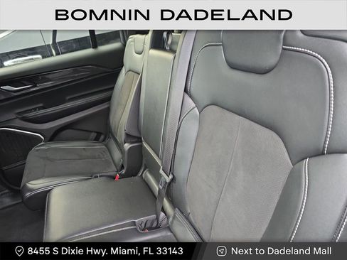 Used 2022 Jeep Grand Cherokee L Laredo image 12