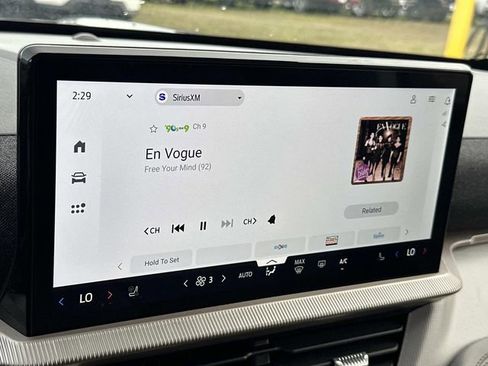 Certified 2025 Ford Explorer Active w/ Active Comfort Package image 30